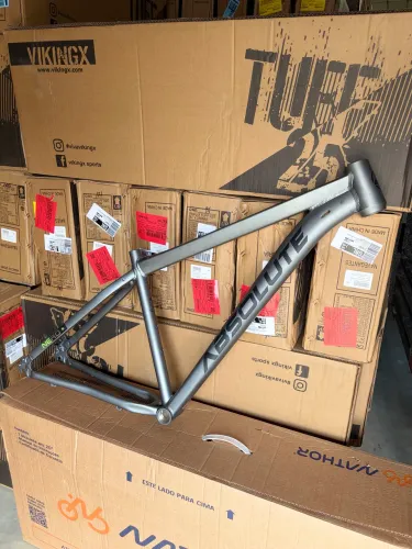 Quadro Absolute Nero 5 Bicicleta Tamanho M 17 Vermelho e Cinza Com Arranhões