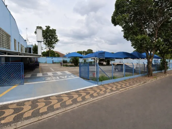 Área com 1.061 m² - Centro - Descalvado - SP