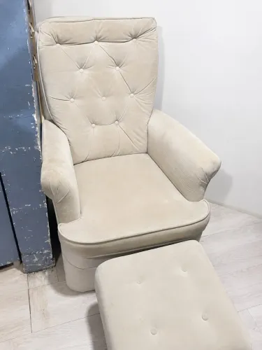 Poltrona de Amamentação + Puff