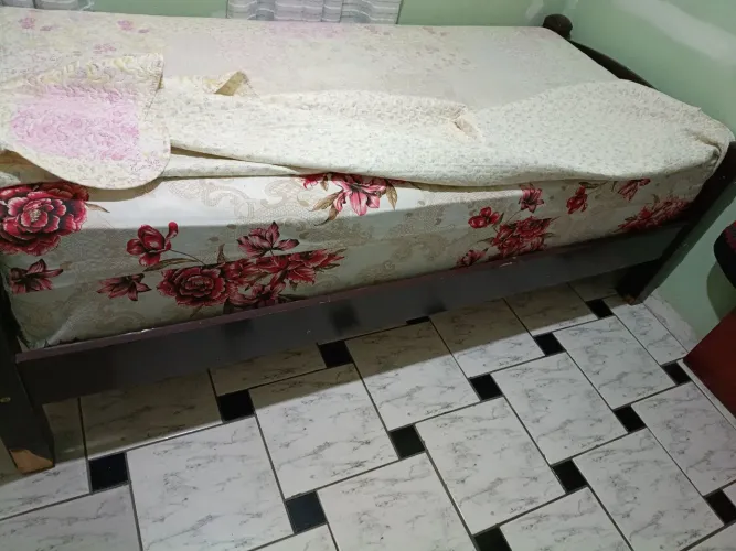 Cama de solteiro com colchão