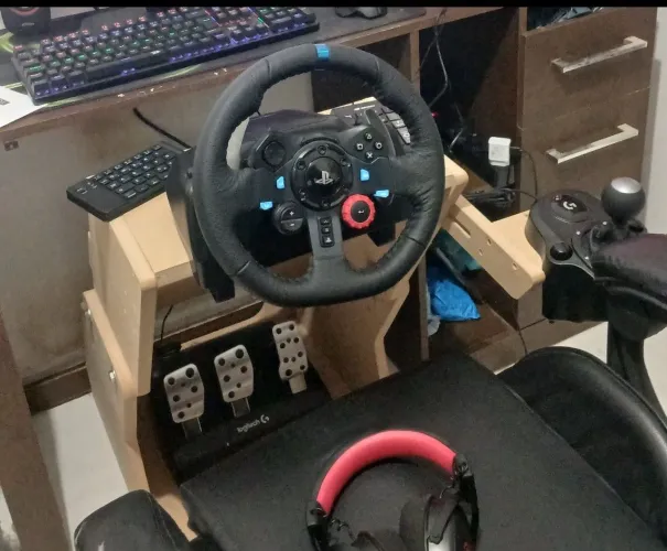 Volante e pedais Logitech G29 + Câmbio Logitech + Cockpit MDF ajustável
