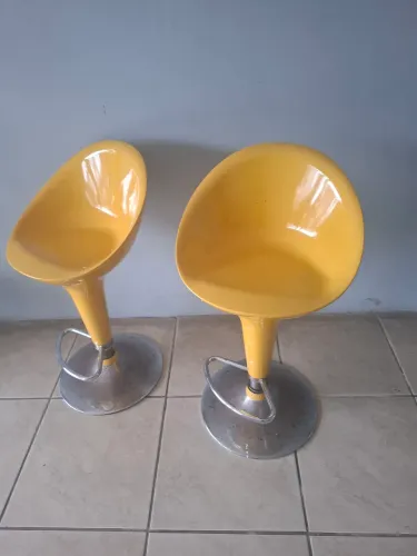 Banquetas Amarelas