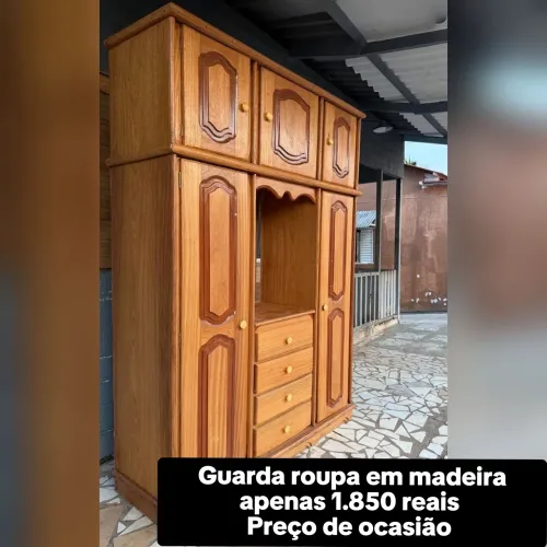 Guarda roupa em madeira