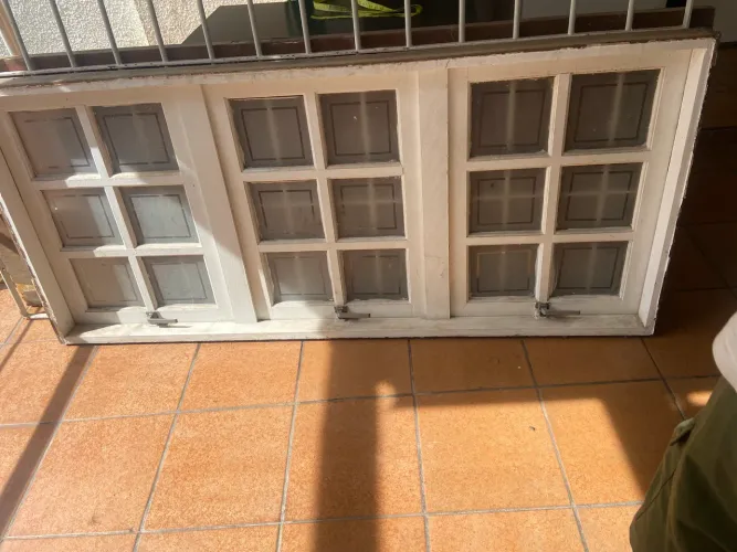 Janelas de Madeira com vidros Usadas