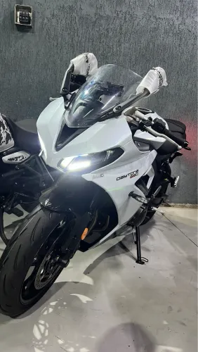 Triumph Daytona 660 - Estado 0km | Completa | Oportunidade