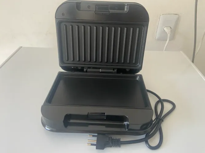 Sanduicheira Grill nova nunca usada 
