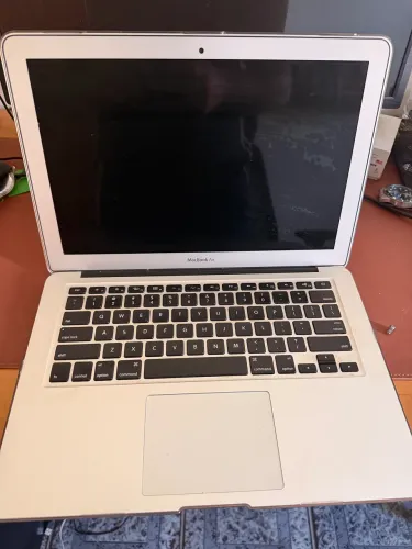 MacBook Air 13? 2017 Core i7 | 8GB RAM | SSD |