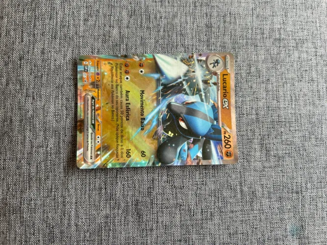 Carta Pokémon rara 