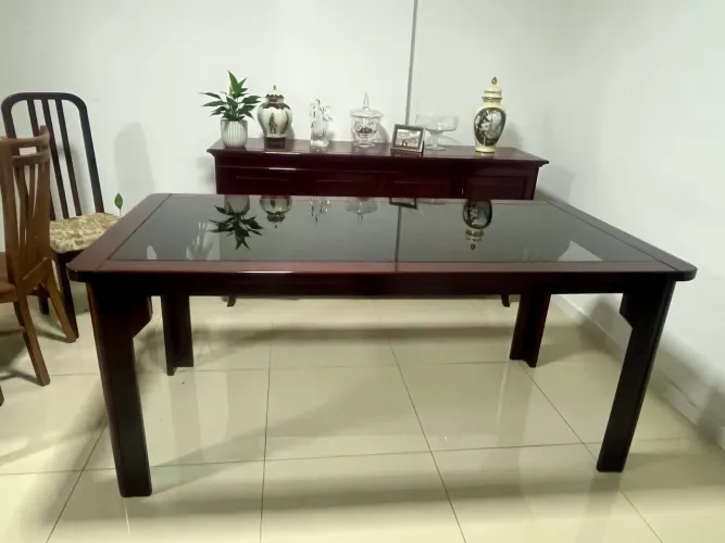 MESA DE JANTAR EM MADEIRA - 1,80m
