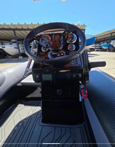 Bote Zefir 4.2 Sport c/Mercury 40 HP com apenas 2 Horas - 2026
