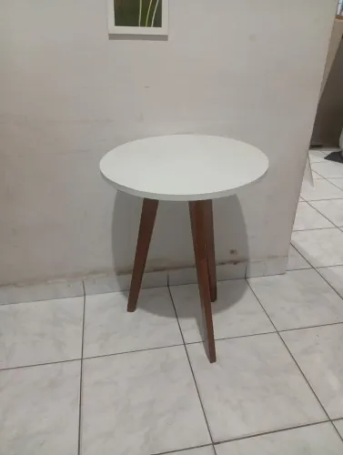 vendo mesinha de canto 70