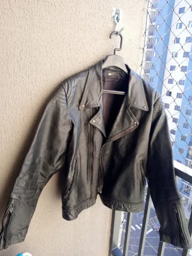 Jaqueta de Couro Legítimo Preta Estilo Motoqueiro - Excelente Estado