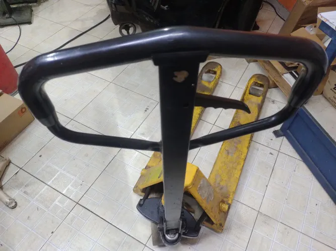 Carrinho hidráulico 2.500kg