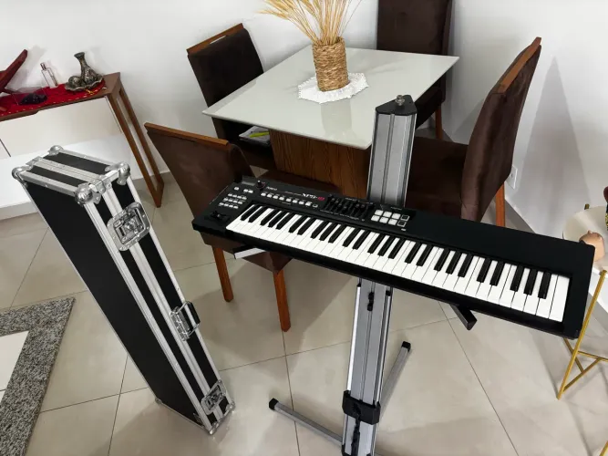Vendo teclado Roland XPS-10 + suporte Apex + Hard case