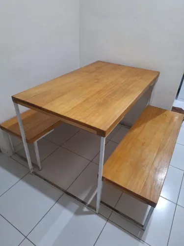 Mesa de jantar de madeira pinus