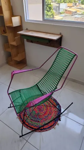 Cadeira de balanço colorida