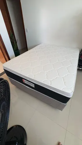 Vendo cama de casal nova com molas ensacadas apenas três meses de comprada 