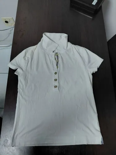 Camiseta gola polo feminina