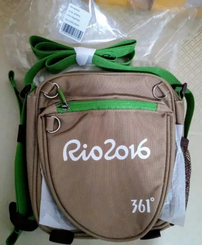 Bolsa pochete das olimpíadas de 2016 361, nunca usada com a alça dobrada e no saco...