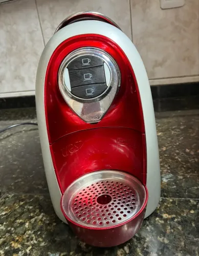 Cafeteira 3 corações vermelha 220v + adaptador de cápsula grátis