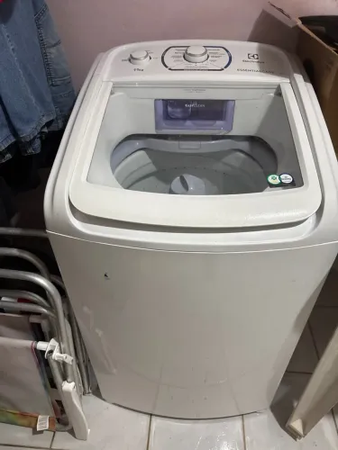 Máquina de lavar usada pequeno defeito