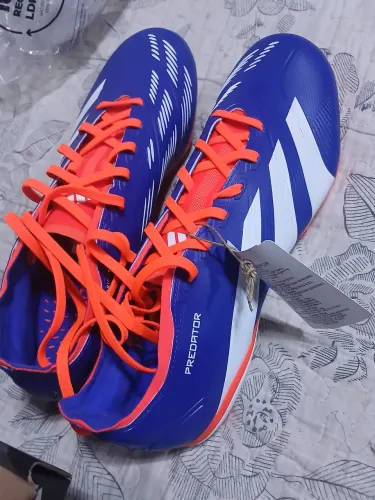 Chuteira adidas 