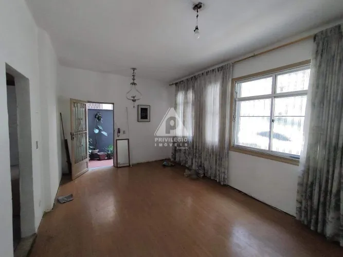 Apartamento tipo casa de vila, 2 quartos com área externa à venda na Tijuca