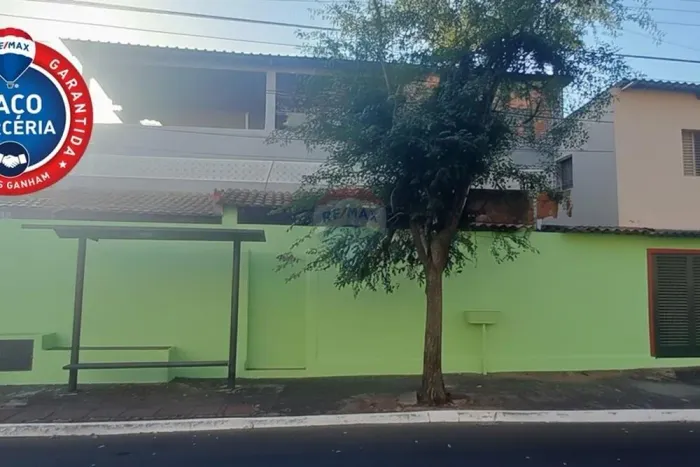 Casa ótima localização bairro serrano