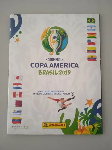 Álbum Copa América Brasil 2019 incompleto 