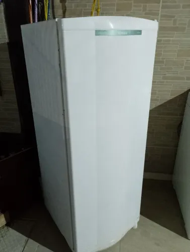 Geladeira Eletrolux 261 litros