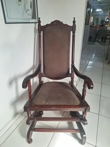 Cadeira de balanço madeira colonial