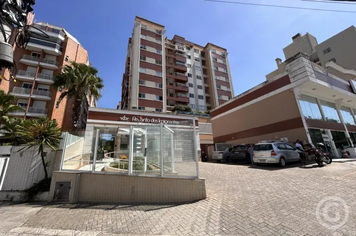 Conforto e praticidade em Florianópolis: conheça este amplo apartamento no Córrego Grande
