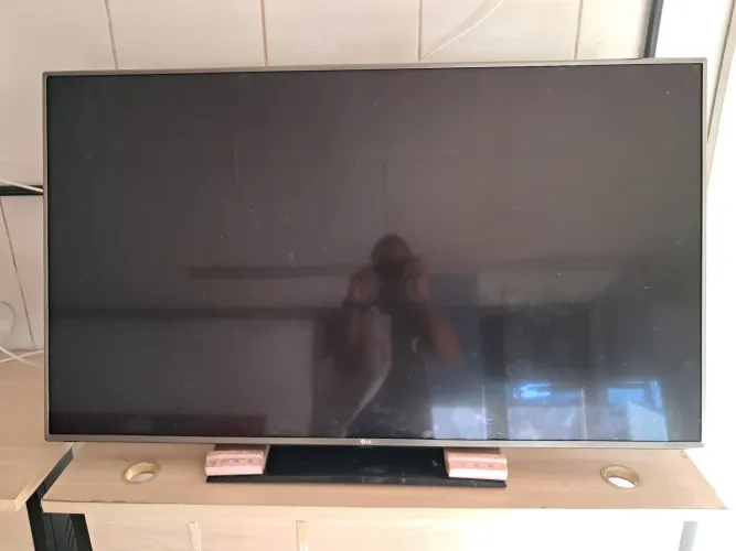 TV LG 55UJ6545 - para retirada de peças