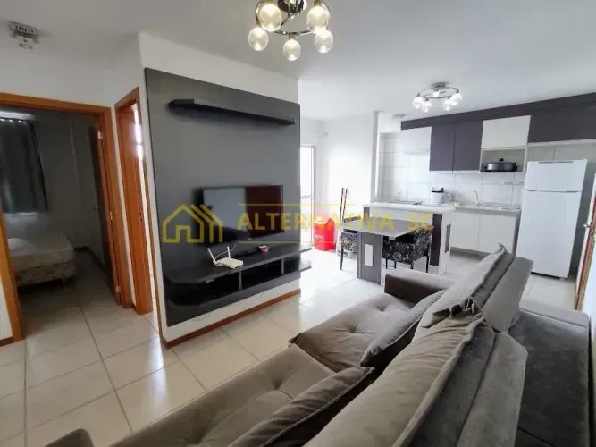Apartamento mobiliado à venda com 2 quartos em Balneário Piçarras, Santa Catarina