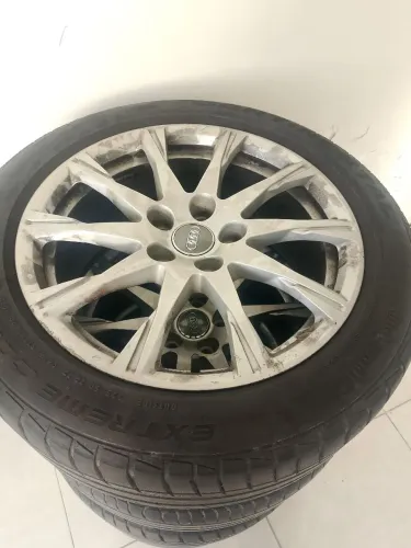 Rodas 17" seminovas com dois pneus excelentes!