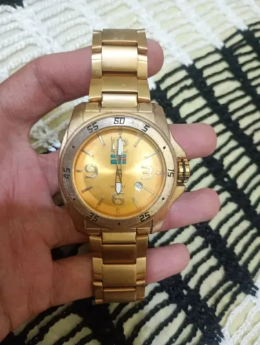 Vende-se um relógio 70,00 reais
