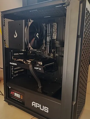 PC Gamer ''Novo com Caixa de todas as peças!''