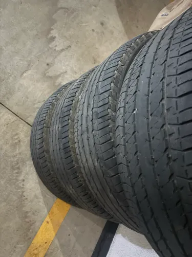 Vendo 4 Pneus 265/60R18 Bridgestone