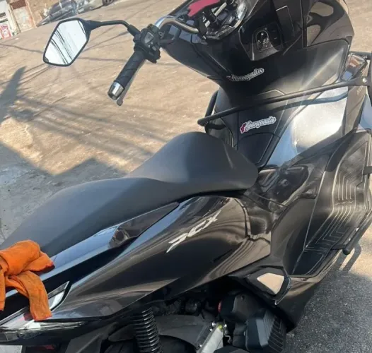 PCX DLX 2023 zerada com 3.560km