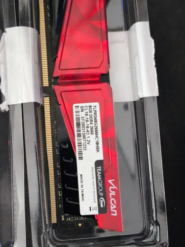 Memória DDR4 de 8GB com 2666MHz.