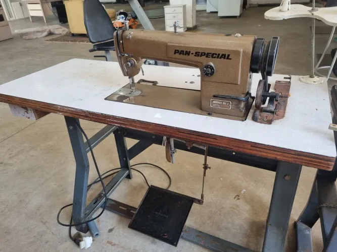 Vendo otima máquina de costura reta, funcionando perfeitamente!!