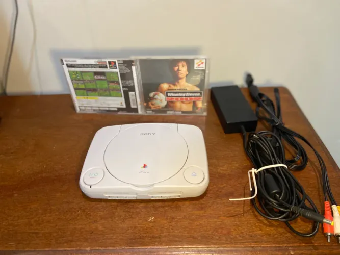 PlayStation One Baby Conservado com Winning Eleven 2002