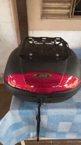 Bau Givi Monolock E450n - 45 litros com grelha.