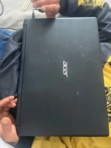 Notebook todo os detalhes está escrito na tela