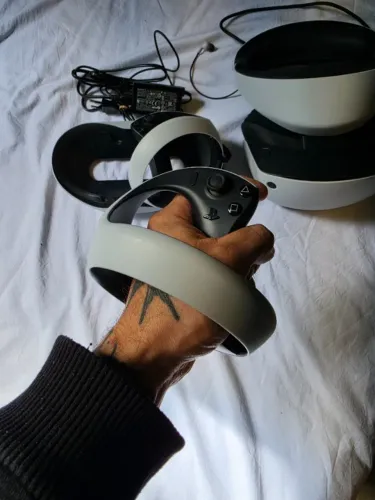 PlayStation VR2 PS5 Completo + 2 Controles Sense - Seminovo c/ Caixa