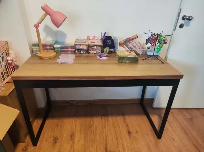 Mesa Escrivaninha para Escritório e Home Office - Tampo Amadeirado