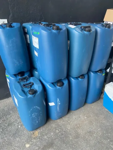 Vendo bombona de plástico 50l