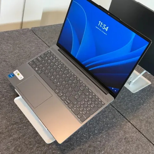 Notebook Lenovo Ideapad Slim, i5 de 13ª, 8gb de ram, 256gb de SSD, tela de 15.6 Full HD