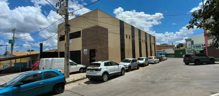 Alugo loja/ponto com aproximadamente 260 m² de área útil podendo ser dividido em vários am