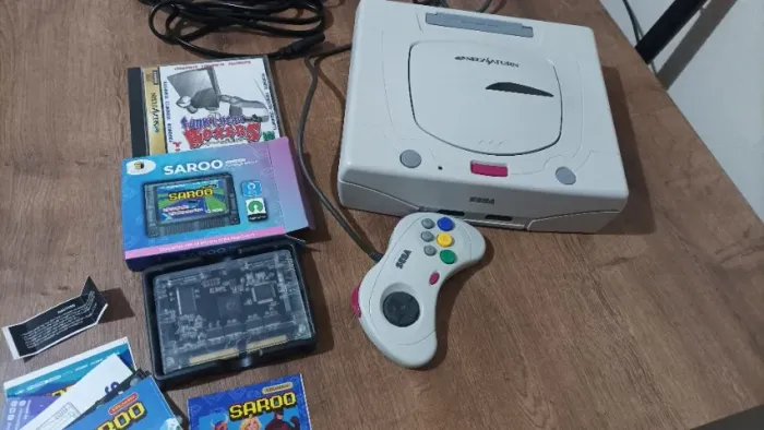Sega Saturn Japonês, Desbloqueado, com SAROO, com jogo original, leitor em ótimo estado